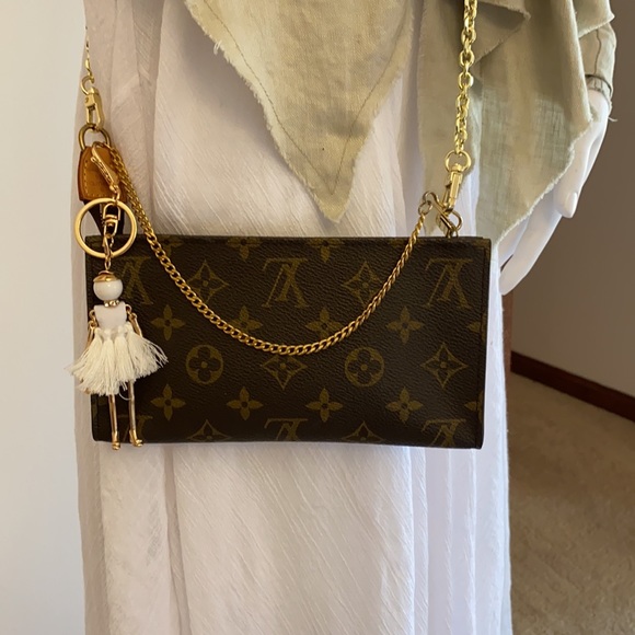 Louis Vuitton Handbags - Auth. Louis Vuitton Pochette Pouch Shoulderbag